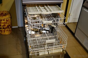 Miele celonerezová myčka G5630 SC, tři koše - 6