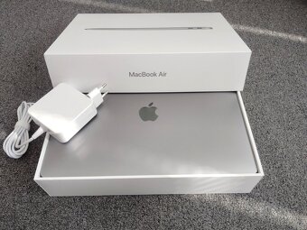 MacBook Air 13 palců Apple M1 chip 8 GB RAM 256 SSDx 140 cyk - 6