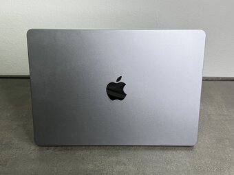 MacBook Air 13'' 2022 / M2 / 8GB / 256GB SSD / Space Gray - 6