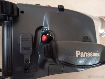 VHS kamera Panasonic s displejem - 6