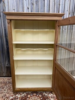 Vitrína - 6