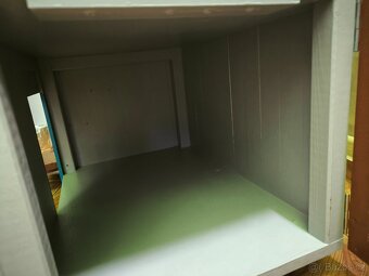 Dřevěná domácí bouda s balkónem - 6