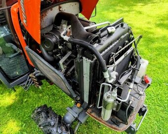 Malotraktor KUBOTA B2650 + nové rozmetadlo WESSEX - 6