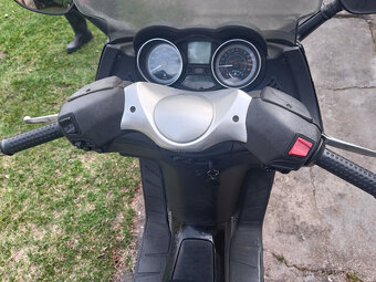 skútr Piaggio x-evo 125 - 6