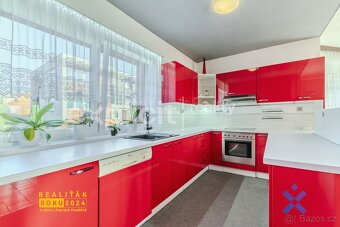 Prodej rodinného domu 6+1 328 m2, pozemek 528 m2  - Uherské  - 6