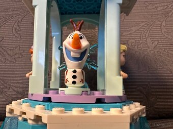 LEGO Disney Princess 43218 kouzelný kolotoč Anny a Elsy - 6