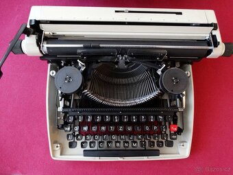 PSACÍ STROJ KUFŘÍKOVÝ CONSUL 2226 - 6