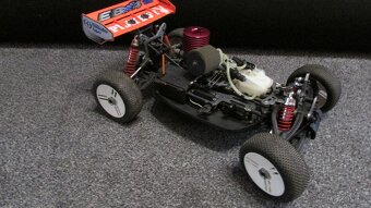 BUGGY RTR Nitro 1/8 včetně vysílače a doplňků - 6