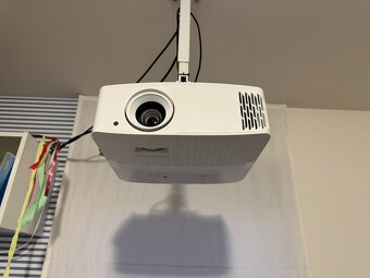 Projektor Optoma UHD35 a plátno Optoma DS-9092PWC - 6