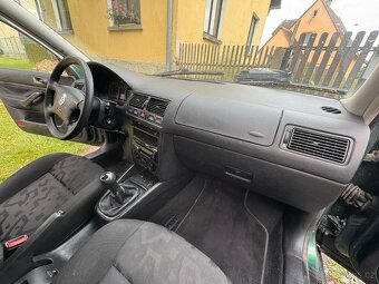 Volkswagen Golf IV - 6