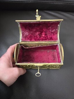 Starožitná bronzová šperkovnice s klíčem - 6