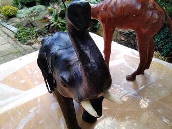 dve velke figurky-slon-velbloud - 6