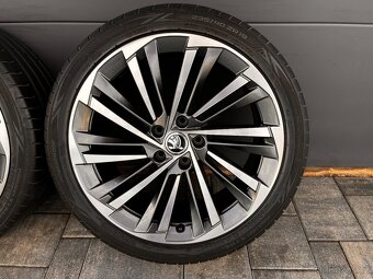 Originál Škoda Superb 235/40 r19 - 6