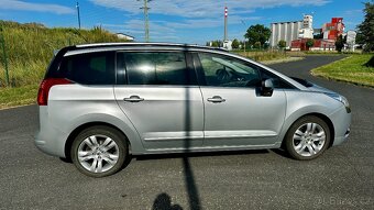 PEUGEOT 5008 2.0 HDi 7míst - 6