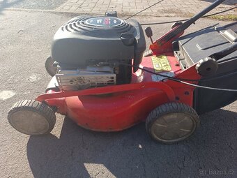 Prodám benzínovou zahradní sekačku s pojezdem - 6