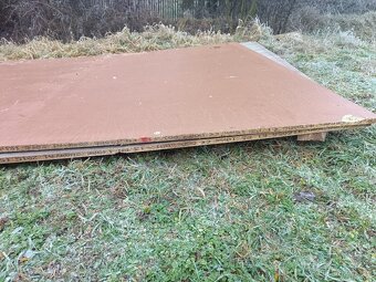 Plechová střešní krytina, dřevěné trámy 10x10 šalovaci desky - 6