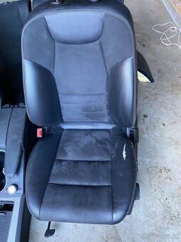 Mercedes GLK alcantara sedačky interiér - 6