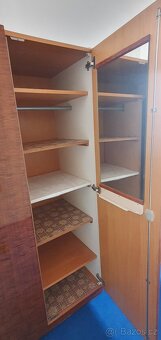Šatní skříň se zrcadlem - 6