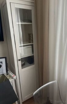 HEMNES VITRÍNA+ KNIHOVNA - 6