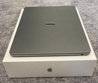 MacBook Air M2 – 16GB RAM, 256GB, baterie 88 % - 6