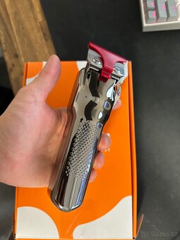 Bezdrátový holící strojek Oneisall - 6