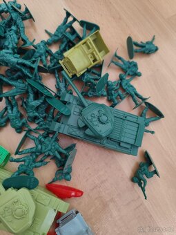 SOUBOR VOJENSKÝCH MINIATUR - 6