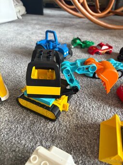 Lego Duplo sada kostek včetně aut a zvířátek 9 kg - 6