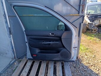Prodám  Kompletní DVEŘE LEVÉ PŘEDNÍ  VW GOLF IV 4 2000kč - 6