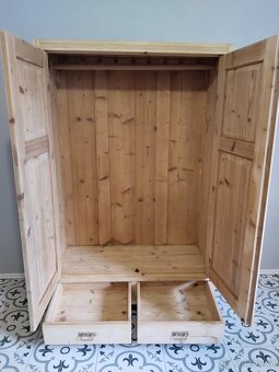 Stará, secesní skříň po renovaci - 6