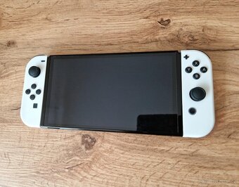 Nintendo Switch OLED v bílé barvě + 265 GB karta + Ovladač - 6