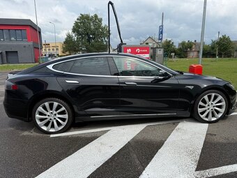 Tesla model S 85 free supercharger po repasu baterií - 6