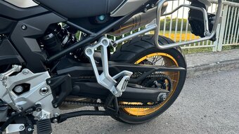 Voge 900 DSX najeto 2400km záruka 6/2028 - 6