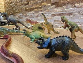 Prodám figurky dinosauru 12ks - 6