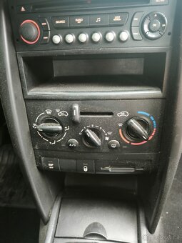 207 - 1.4i 55 kW klima funkční - 6