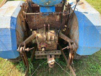 Traktor Zetor 25 - 6