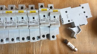 Jističe, pojistky, relé, stykače, proudové chrániče - různé - 6