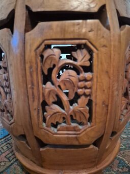 Dva vyřezávané koloniální stoličky z teakového dřeva - 6