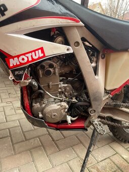 AJP 250 - 6