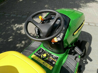 Zahradní traktor John Deere X300 a mulčovací sekačka Xtra 42 - 6