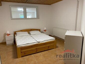 Pronájem velkého bytu 2+kk, 80m2 se zahradou, garáží a bazén - 6