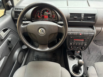 VW Fox - nejnovější model 2011, motor 1,2 44kw, výbava Style - 6