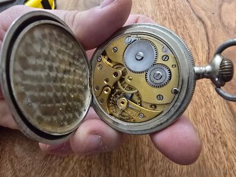 KRÁSNÉ SEDLÁCKÉ KAPESNÍ STAROŽITNÉ HODINKY -KRÁVY - 6