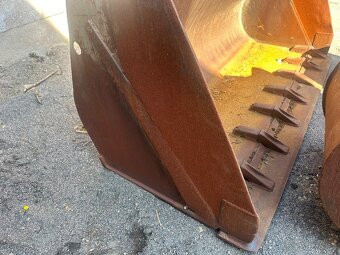Čelní lopata volvo L45,50,60 - 6