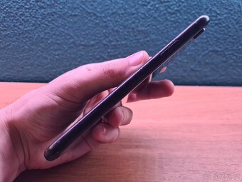 iPhone XR (64GB) - 6