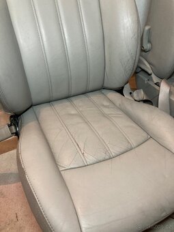 Chrysler 300c sedačky - 6