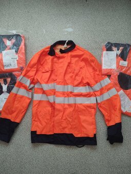 Prodám nové nerozbalené oranžové oblečení vel.M - 6