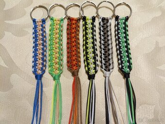 přívěsek drhaný na klíče na batoh macramé - 6