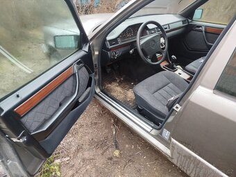 Mercedes w 124 250D - 6