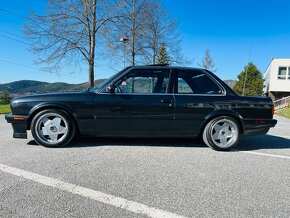 BMW E30 318is Coupe - 6