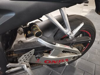 HONDA CBR 600RR 2006 r.v. - 6